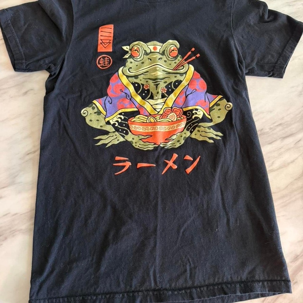 Threadless black ramen frog tee size S
